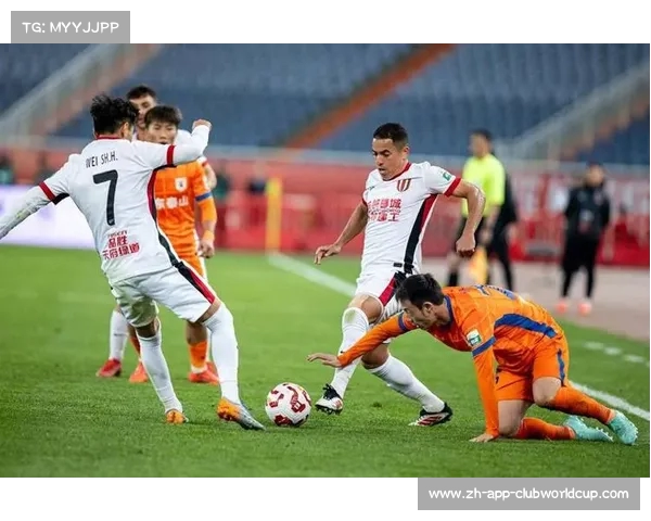 中超外援对球队实力提升与整体竞争力增强的深度分析与探讨 中超外援对球队实力提升与整体竞争力增强的深度分析与探讨